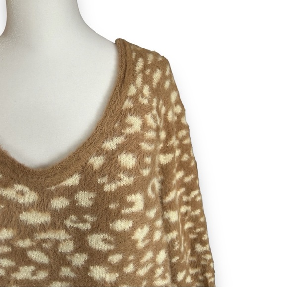 Abercrombie & Fitch Soft & Cozy Cheetah Leopard Animal Print Sweater Size Large - Picture 3 of 10